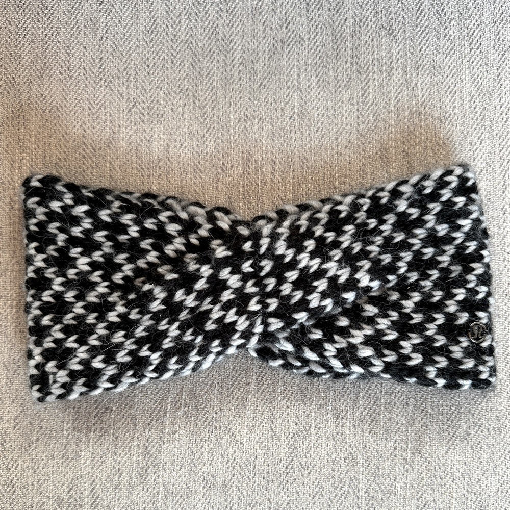 Lululemon wool blend twist front chunky knit black & white ear warmer